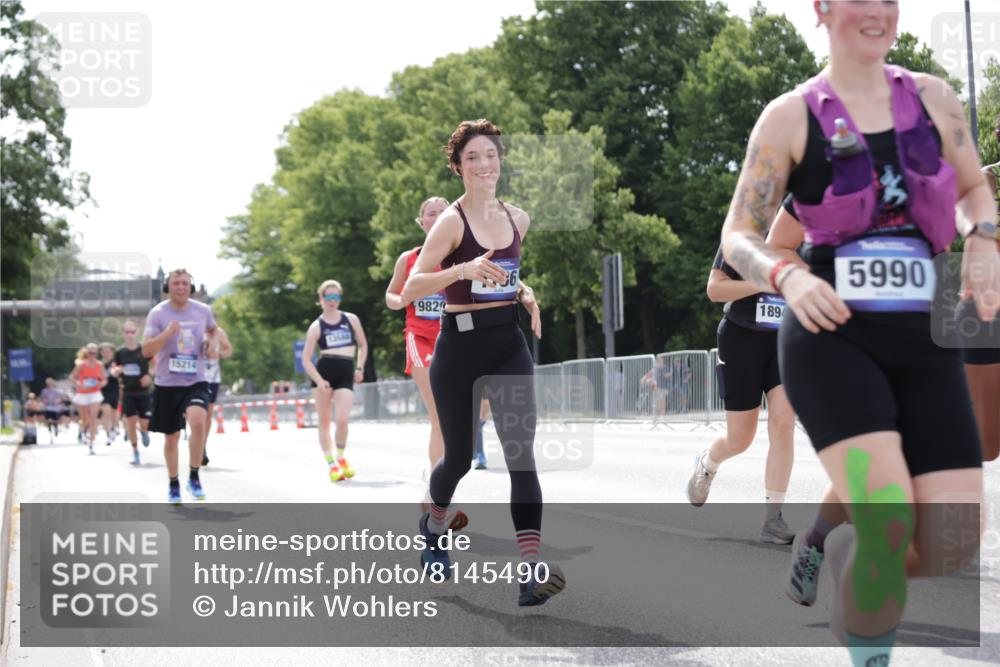 29.06.2025 - hella hamburg halbmarathon Jannik Wohlers http://msf.ph/oto/8145490 29.06.2025 10:10:22 Lombardsbrücke 1166, 1186, 4389, 5990, 5991, 7250, 9169, 9681, 9829, 11355, 11887, 11904, 11905, 12426, 12629, 13588, 13594, 13825, 14270, 15214, 16808, 17532, 18949 meine-sportfotos.de