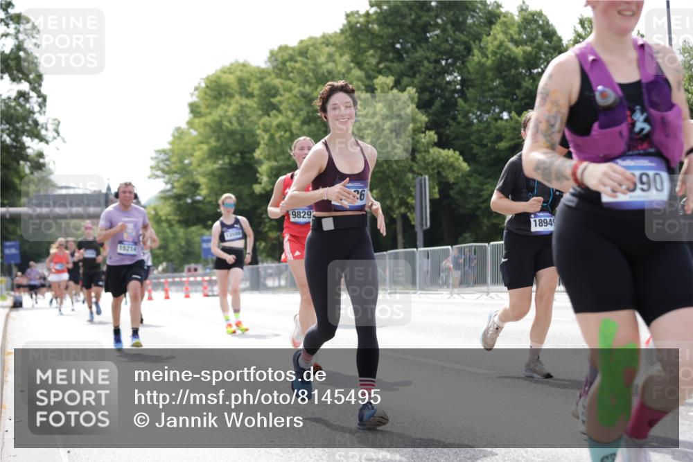 29.06.2025 - hella hamburg halbmarathon Jannik Wohlers http://msf.ph/oto/8145495 29.06.2025 10:10:22 Lombardsbrücke 1166, 1186, 4389, 5990, 5991, 7250, 9169, 9681, 9829, 11355, 11887, 11904, 11905, 12426, 12629, 13588, 13594, 13825, 14270, 15214, 16808, 17532, 18949 meine-sportfotos.de