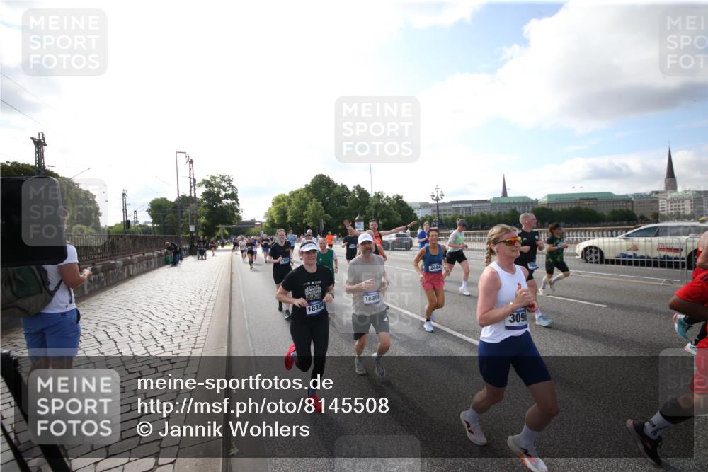 29.06.2025 - hella hamburg halbmarathon Jannik Wohlers http://msf.ph/oto/8145508 29.06.2025 09:57:09 Lombardsbrücke 1030, 1086, 1193, 1422, 2252, 2444, 2488, 2855, 3048, 3096, 3103, 3698, 3999, 4261, 4299, 4379, 4558, 4986, 5018, 5024, 5633, 5820, 5907, 6125, 6374, 6795, 6942, 7221, 7397, 7594, 7742, 7930, 7932, 8172, 8413, 8447, 9739, 10191, 10192, 10215, 10368, 10376, 11143, 11430, 11512, 11579, 12348, 12440, 12607, 12840, 13701, 13750, 13761, 14122, 14737, 14881, 15146, 15395, 15480, 15720, 16039, 16043, 16047, 16285, 16800, 17130, 17179, 17640, 17642 meine-sportfotos.de