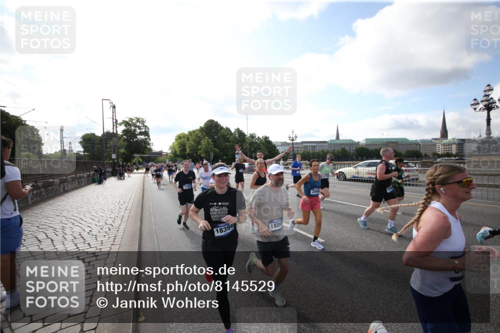 29.06.2025 - hella hamburg halbmarathon Jannik Wohlers http://msf.ph/oto/8145529 29.06.2025 09:57:09 Lombardsbrücke 1030, 1086, 1193, 1422, 2252, 2444, 2488, 2855, 3048, 3096, 3103, 3698, 3999, 4261, 4299, 4379, 4558, 4986, 5018, 5024, 5633, 5820, 5907, 6125, 6374, 6795, 6942, 7221, 7397, 7594, 7742, 7930, 7932, 8172, 8413, 8447, 9739, 10191, 10192, 10215, 10368, 10376, 11143, 11430, 11512, 11579, 12348, 12440, 12607, 12840, 13701, 13750, 13761, 14122, 14737, 14881, 15146, 15395, 15480, 15720, 16039, 16043, 16047, 16285, 16800, 17130, 17179, 17640, 17642 meine-sportfotos.de