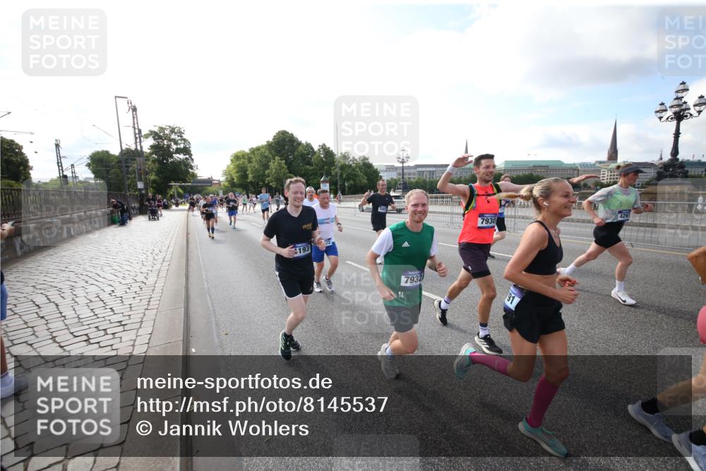 29.06.2025 - hella hamburg halbmarathon Jannik Wohlers http://msf.ph/oto/8145537 29.06.2025 09:57:10 Lombardsbrücke 1086, 1193, 1422, 2252, 2444, 2488, 2855, 3048, 3096, 3103, 3698, 3999, 4261, 4299, 4379, 4558, 4986, 5018, 5024, 5633, 5820, 5907, 6125, 6374, 6795, 6942, 7221, 7397, 7594, 7742, 7930, 7932, 7973, 8172, 8413, 8447, 9739, 10215, 10368, 10376, 11143, 11430, 11512, 11579, 11832, 12348, 12440, 12607, 12840, 13701, 13750, 13761, 14122, 14737, 14881, 14914, 15146, 15169, 15395, 15480, 15720, 16039, 16043, 16047, 16285, 16800, 17130, 17179, 17640, 17642 meine-sportfotos.de