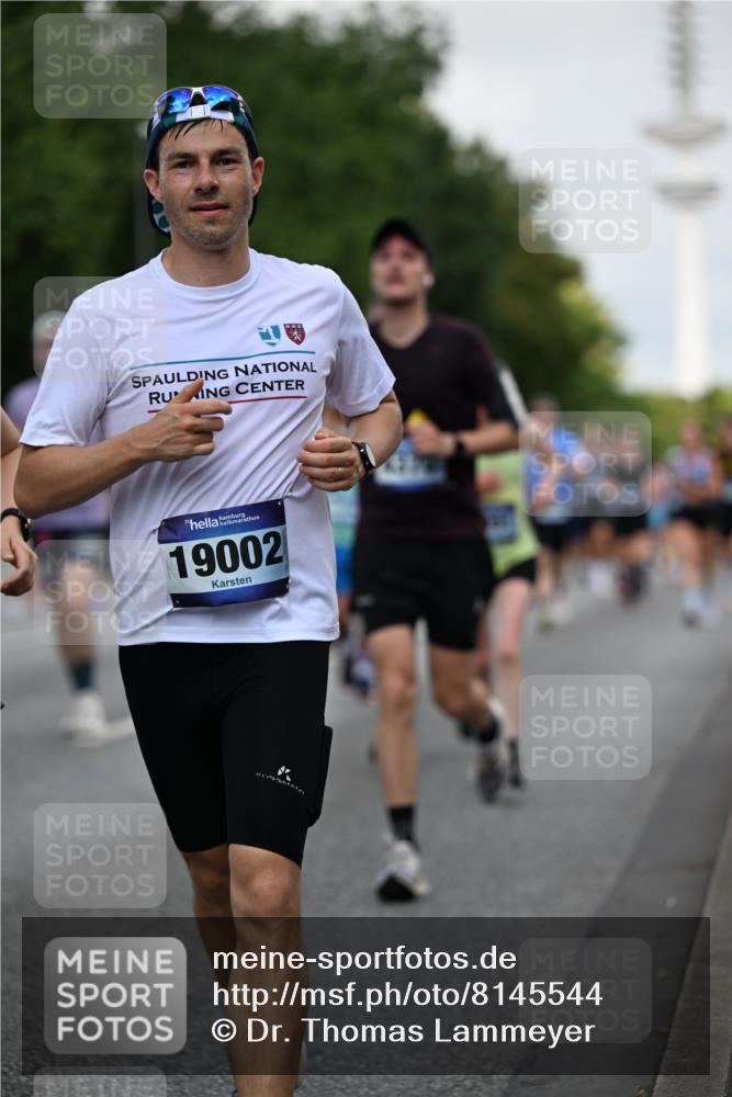 29.06.2025 - hella hamburg halbmarathon Dr. Thomas Lammeyer http://msf.ph/oto/8145544 29.06.2025 10:05:27 Kennedybrücke 1420, 1526, 1726, 2006, 2091, 2167, 2490, 2806, 2936, 3425, 3663, 3976, 4068, 4319, 4322, 4370, 5675, 6087, 6281, 6302, 6591, 6924, 7287, 7658, 7759, 7761, 8030, 8046, 8326, 8392, 8691, 8822, 9124, 9932, 10281, 10301, 10383, 10576, 10915, 11043 meine-sportfotos.de