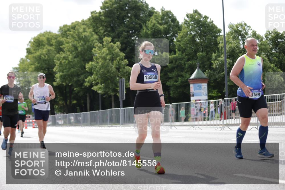 29.06.2025 - hella hamburg halbmarathon Jannik Wohlers http://msf.ph/oto/8145556 29.06.2025 10:10:26 Lombardsbrücke 1166, 1186, 1781, 4389, 5990, 5991, 7250, 7370, 9169, 9829, 11355, 11887, 12426, 12790, 13588, 13594, 14270, 15214, 16808, 17532, 18949 meine-sportfotos.de