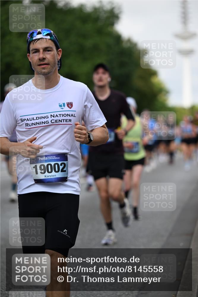 29.06.2025 - hella hamburg halbmarathon Dr. Thomas Lammeyer http://msf.ph/oto/8145558 29.06.2025 10:05:27 Kennedybrücke 1420, 1526, 1726, 2006, 2091, 2167, 2490, 2806, 2936, 3425, 3663, 3976, 4068, 4319, 4322, 4370, 5675, 6087, 6281, 6302, 6591, 6924, 7287, 7658, 7759, 7761, 8030, 8046, 8326, 8392, 8691, 8822, 9124, 9932, 10281, 10301, 10383, 10576, 10915, 11043 meine-sportfotos.de