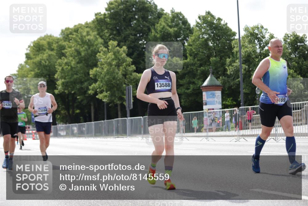 29.06.2025 - hella hamburg halbmarathon Jannik Wohlers http://msf.ph/oto/8145559 29.06.2025 10:10:26 Lombardsbrücke 1166, 1186, 1781, 4389, 5990, 5991, 7250, 7370, 9169, 9829, 11355, 11887, 12426, 12790, 13588, 13594, 14270, 15214, 16808, 17532, 18949 meine-sportfotos.de