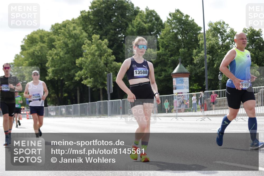 29.06.2025 - hella hamburg halbmarathon Jannik Wohlers http://msf.ph/oto/8145561 29.06.2025 10:10:26 Lombardsbrücke 1166, 1186, 1781, 4389, 5990, 5991, 7250, 7370, 9169, 9829, 11355, 11887, 12426, 12790, 13588, 13594, 14270, 15214, 16808, 17532, 18949 meine-sportfotos.de