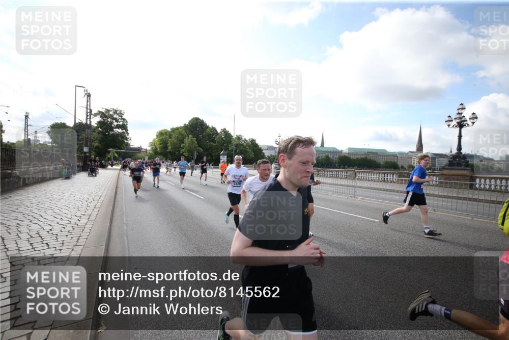 29.06.2025 - hella hamburg halbmarathon Jannik Wohlers http://msf.ph/oto/8145562 29.06.2025 09:57:10 Lombardsbrücke 1086, 1193, 1422, 2252, 2444, 2488, 2855, 3048, 3096, 3103, 3698, 3999, 4261, 4299, 4379, 4558, 4986, 5018, 5024, 5633, 5820, 5907, 6125, 6374, 6795, 6942, 7221, 7397, 7594, 7742, 7930, 7932, 7973, 8172, 8413, 8447, 9739, 10215, 10368, 10376, 11143, 11430, 11512, 11579, 11832, 12348, 12440, 12607, 12840, 13701, 13750, 13761, 14122, 14737, 14881, 14914, 15146, 15169, 15395, 15480, 15720, 16039, 16043, 16047, 16285, 16800, 17130, 17179, 17640, 17642 meine-sportfotos.de