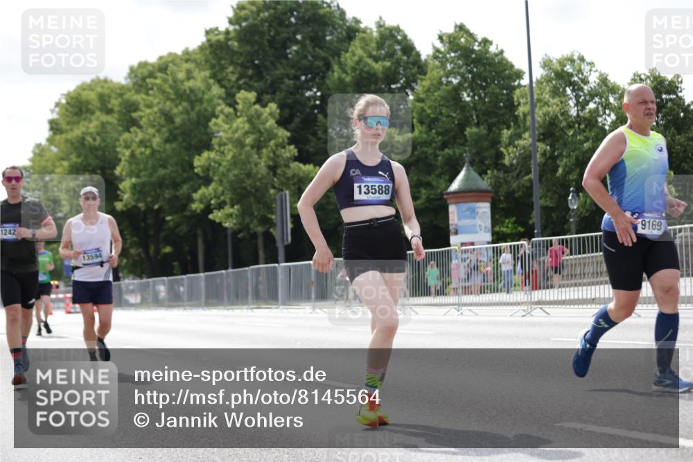 29.06.2025 - hella hamburg halbmarathon Jannik Wohlers http://msf.ph/oto/8145564 29.06.2025 10:10:26 Lombardsbrücke 1166, 1186, 1781, 4389, 5990, 5991, 7250, 7370, 9169, 9829, 11355, 11887, 12426, 12790, 13588, 13594, 14270, 15214, 16808, 17532, 18949 meine-sportfotos.de