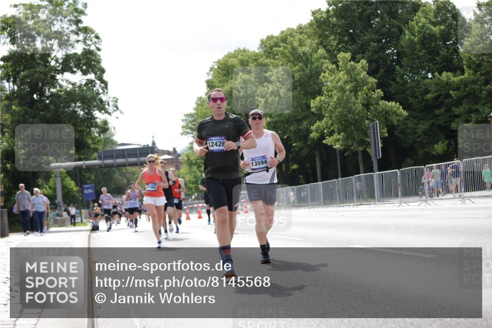 29.06.2025 - hella hamburg halbmarathon Jannik Wohlers http://msf.ph/oto/8145568 29.06.2025 10:10:26 Lombardsbrücke 1166, 1186, 1781, 4389, 5990, 5991, 7250, 7370, 9169, 9829, 11355, 11887, 12426, 12790, 13588, 13594, 14270, 15214, 16808, 17532, 18949 meine-sportfotos.de