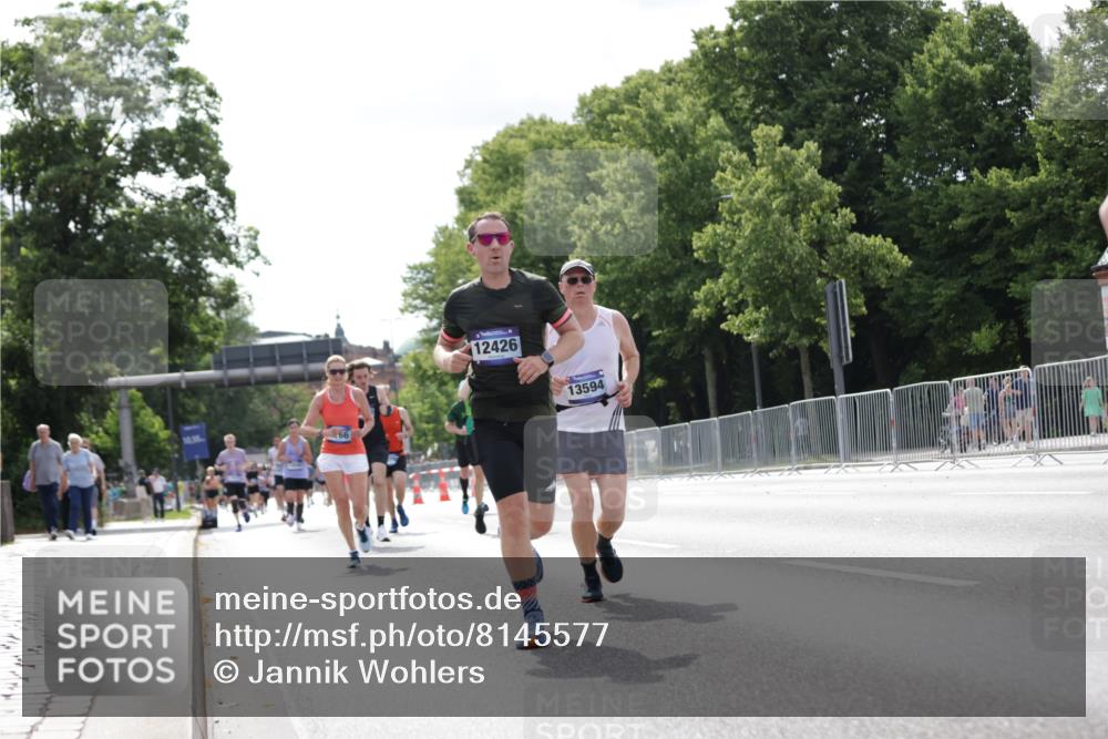 29.06.2025 - hella hamburg halbmarathon Jannik Wohlers http://msf.ph/oto/8145577 29.06.2025 10:10:27 Lombardsbrücke 1166, 1186, 1781, 4389, 5990, 5991, 7370, 9169, 9829, 11355, 12426, 12556, 12790, 13588, 13594, 14270, 15214, 16808, 17532, 18949 meine-sportfotos.de