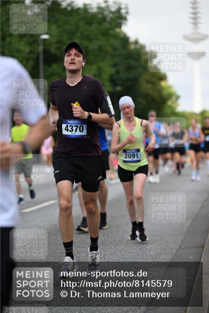 29.06.2025 - hella hamburg halbmarathon Dr. Thomas Lammeyer http://msf.ph/oto/8145579 29.06.2025 10:05:28 Kennedybrücke 1420, 1526, 1726, 2006, 2091, 2167, 2490, 2806, 2936, 2957, 3425, 3663, 3976, 4068, 4319, 4322, 4370, 5675, 6087, 6281, 0000, 6302, 6591, 6921, 6924, 7287, 7658, 7759, 8030, 8046, 8326, 8392, 8578, 8691, 8822, 9124, 9932, 10281, 10301, 10383, 10576, 10915, 11043 meine-sportfotos.de