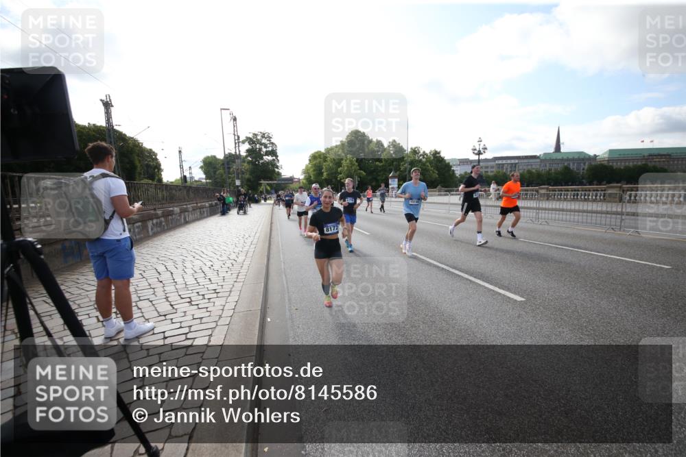 29.06.2025 - hella hamburg halbmarathon Jannik Wohlers http://msf.ph/oto/8145586 29.06.2025 09:57:12 Lombardsbrücke 1086, 1094, 1193, 1422, 2252, 2444, 2488, 2855, 3048, 3096, 3999, 4261, 4299, 4379, 4986, 5024, 5032, 5633, 5820, 5907, 6125, 6374, 6795, 6942, 7134, 7221, 7397, 7594, 7742, 7930, 7932, 7973, 8172, 8176, 8413, 8447, 9739, 10215, 10368, 10376, 11143, 11430, 11512, 11832, 12348, 12440, 12607, 12840, 13701, 13750, 13761, 14300, 14737, 14881, 14914, 15146, 15169, 15395, 15480, 15712, 15720, 16039, 16047, 16285, 16320, 16800, 17130, 17179, 17640, 17642 meine-sportfotos.de