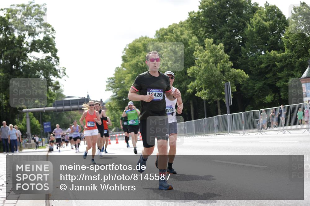 29.06.2025 - hella hamburg halbmarathon Jannik Wohlers http://msf.ph/oto/8145587 29.06.2025 10:10:27 Lombardsbrücke 1166, 1186, 1781, 4389, 5990, 5991, 7370, 9169, 9829, 11355, 12426, 12556, 12790, 13588, 13594, 14270, 15214, 16808, 17532, 18949 meine-sportfotos.de