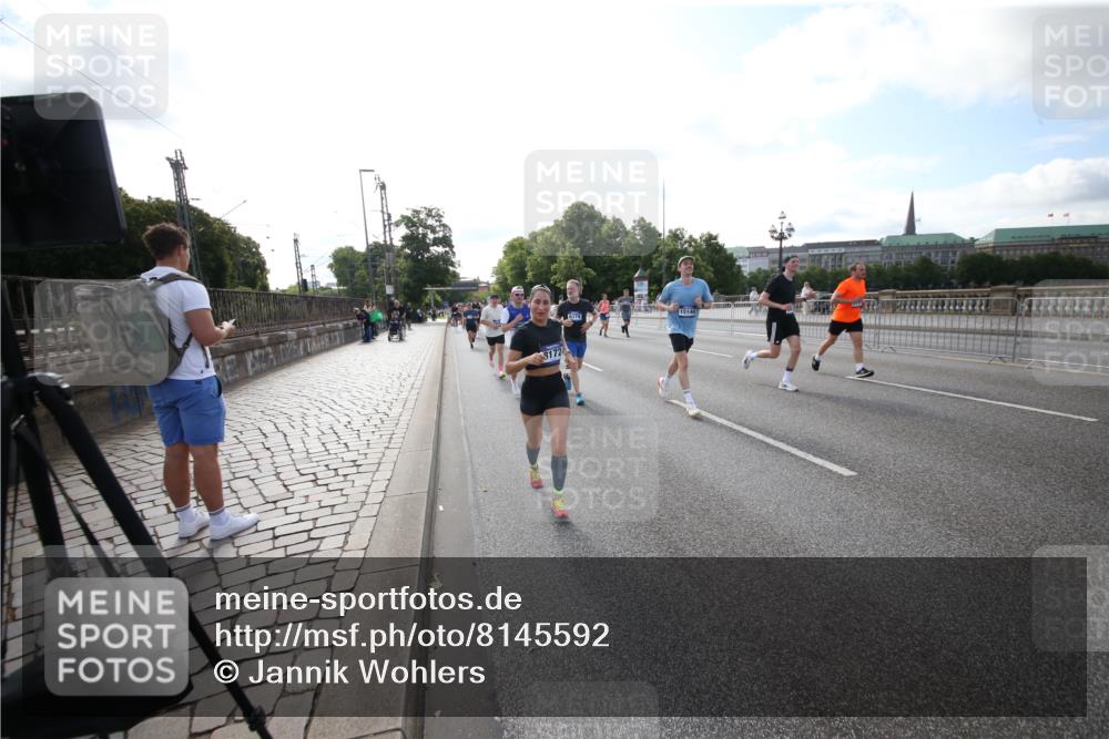 29.06.2025 - hella hamburg halbmarathon Jannik Wohlers http://msf.ph/oto/8145592 29.06.2025 09:57:13 Lombardsbrücke 1086, 1094, 1193, 1422, 2252, 2444, 2488, 2855, 2946, 3048, 3096, 3999, 4261, 4379, 4986, 5024, 5032, 5633, 5820, 5907, 6125, 6374, 6795, 6942, 7134, 7221, 7397, 7594, 7742, 7930, 7932, 7973, 8172, 8176, 8413, 9214, 9739, 9835, 10215, 11430, 11512, 11832, 12348, 12440, 12607, 12840, 13701, 13750, 13761, 14300, 14737, 14881, 14914, 15146, 15169, 15395, 15480, 15712, 15720, 16039, 16047, 16285, 16320, 16800, 17130, 17179, 17640, 17642 meine-sportfotos.de