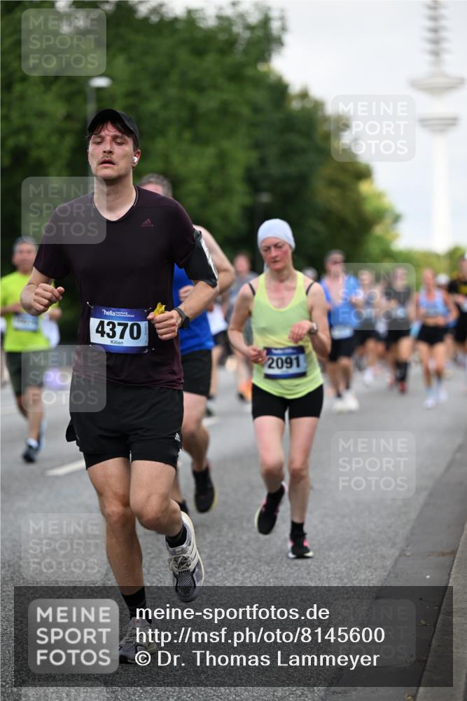 29.06.2025 - hella hamburg halbmarathon Dr. Thomas Lammeyer http://msf.ph/oto/8145600 29.06.2025 10:05:28 Kennedybrücke 1420, 1526, 1726, 2006, 2091, 2167, 2490, 2806, 2936, 2957, 3425, 3663, 3976, 4068, 4319, 4322, 4370, 5675, 6087, 6281, 0000, 6302, 6591, 6921, 6924, 7287, 7658, 7759, 8030, 8046, 8326, 8392, 8578, 8691, 8822, 9124, 9932, 10281, 10301, 10383, 10576, 10915, 11043 meine-sportfotos.de