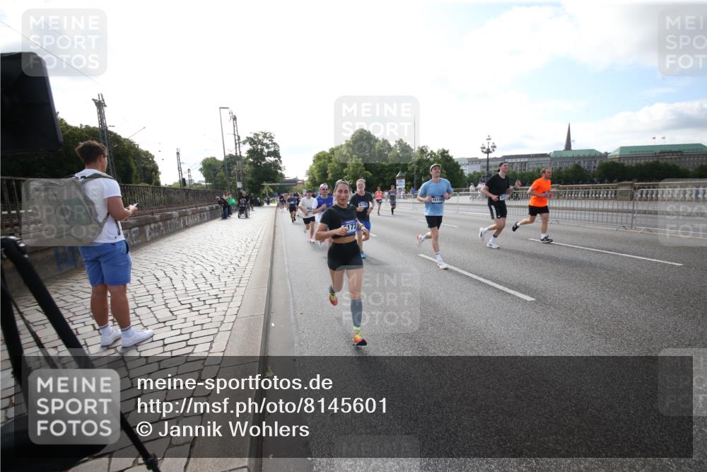 29.06.2025 - hella hamburg halbmarathon Jannik Wohlers http://msf.ph/oto/8145601 29.06.2025 09:57:13 Lombardsbrücke 1086, 1094, 1193, 1422, 2252, 2444, 2488, 2855, 2946, 3048, 3096, 3999, 4261, 4379, 4986, 5024, 5032, 5633, 5820, 5907, 6125, 6374, 6795, 6942, 7134, 7221, 7397, 7594, 7742, 7930, 7932, 7973, 8172, 8176, 8413, 9214, 9739, 9835, 10215, 11430, 11512, 11832, 12348, 12440, 12607, 12840, 13701, 13750, 13761, 14300, 14737, 14881, 14914, 15146, 15169, 15395, 15480, 15712, 15720, 16039, 16047, 16285, 16320, 16800, 17130, 17179, 17640, 17642 meine-sportfotos.de
