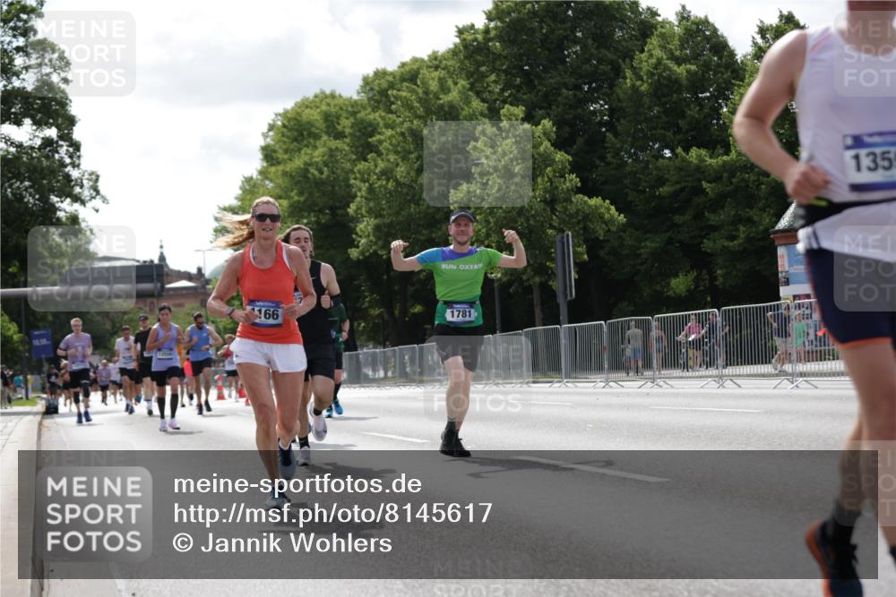29.06.2025 - hella hamburg halbmarathon Jannik Wohlers http://msf.ph/oto/8145617 29.06.2025 10:10:29 Lombardsbrücke 1166, 1186, 1781, 4287, 5990, 5991, 7370, 9169, 9829, 11355, 12426, 12556, 12790, 13588, 13594, 14270, 15214, 16808, 17532, 18949 meine-sportfotos.de