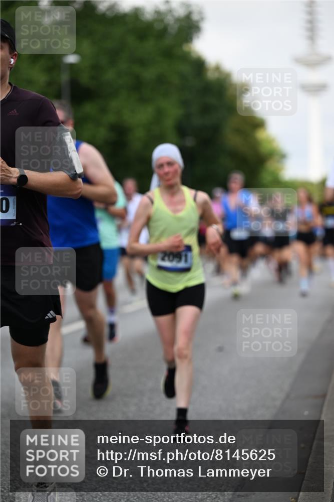 29.06.2025 - hella hamburg halbmarathon Dr. Thomas Lammeyer http://msf.ph/oto/8145625 29.06.2025 10:05:28 Kennedybrücke 1420, 1526, 1726, 2006, 2091, 2167, 2490, 2806, 2936, 2957, 3425, 3663, 3976, 4068, 4319, 4322, 4370, 5675, 6087, 6281, 0000, 6302, 6591, 6921, 6924, 7287, 7658, 7759, 8030, 8046, 8326, 8392, 8578, 8691, 8822, 9124, 9932, 10281, 10301, 10383, 10576, 10915, 11043 meine-sportfotos.de