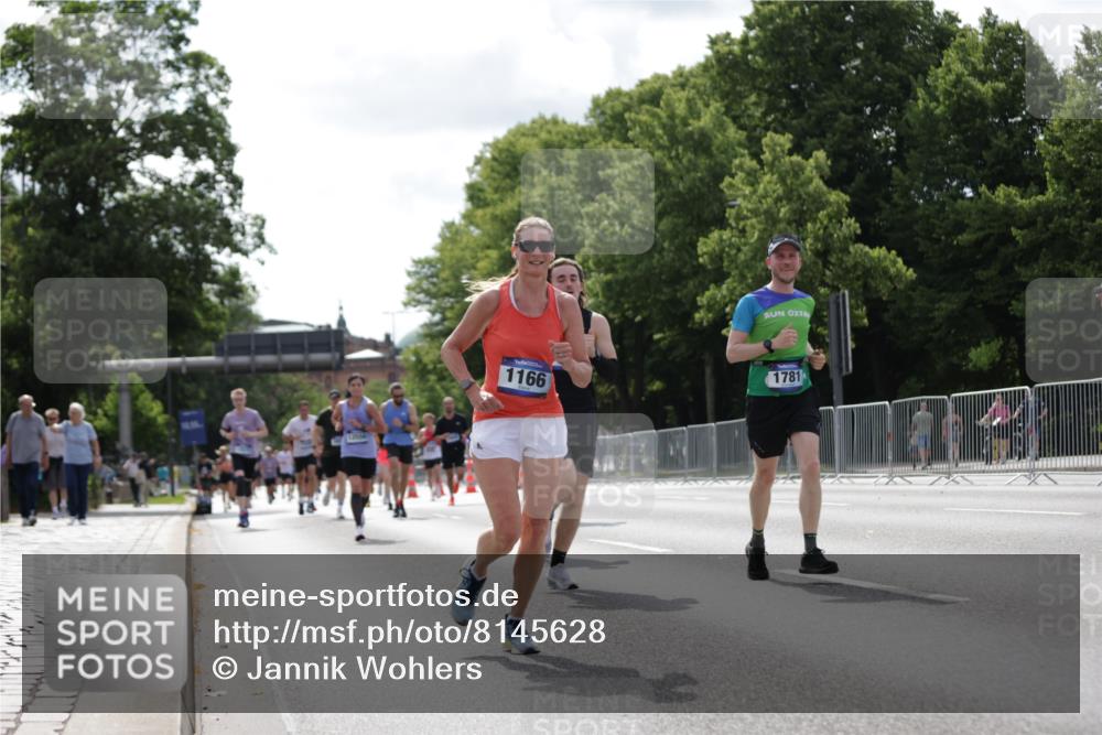29.06.2025 - hella hamburg halbmarathon Jannik Wohlers http://msf.ph/oto/8145628 29.06.2025 10:10:30 Lombardsbrücke 1166, 1186, 1781, 4287, 5653, 5990, 5991, 7370, 9169, 9829, 12426, 12556, 12571, 12790, 13588, 13594, 14270, 15214, 16808, 17532, 18949 meine-sportfotos.de