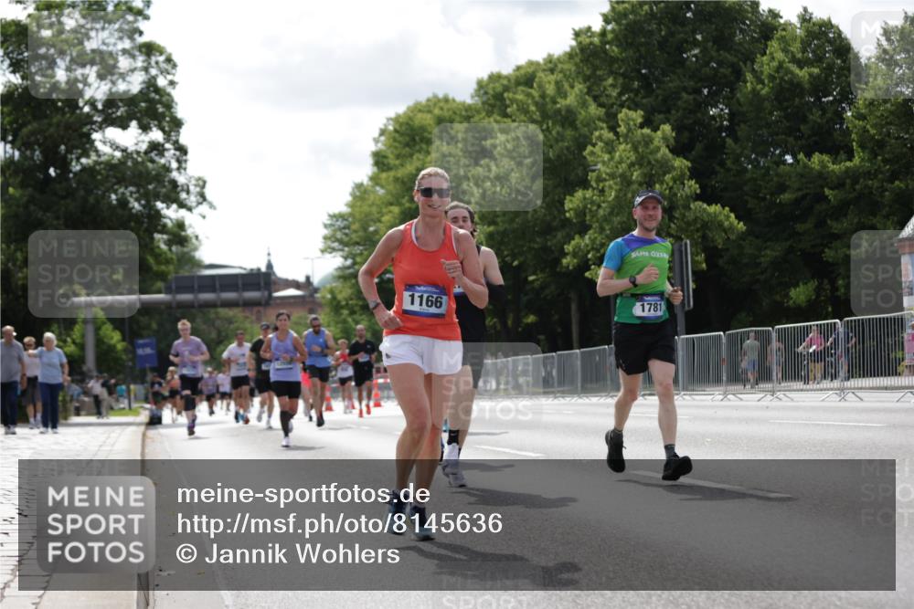 29.06.2025 - hella hamburg halbmarathon Jannik Wohlers http://msf.ph/oto/8145636 29.06.2025 10:10:30 Lombardsbrücke 1166, 1186, 1781, 4287, 5653, 5990, 5991, 7370, 9169, 9829, 12426, 12556, 12571, 12790, 13588, 13594, 14270, 15214, 16808, 17532, 18949 meine-sportfotos.de