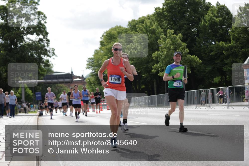 29.06.2025 - hella hamburg halbmarathon Jannik Wohlers http://msf.ph/oto/8145640 29.06.2025 10:10:30 Lombardsbrücke 1166, 1186, 1781, 4287, 5653, 5990, 5991, 7370, 9169, 9829, 12426, 12556, 12571, 12790, 13588, 13594, 14270, 15214, 16808, 17532, 18949 meine-sportfotos.de