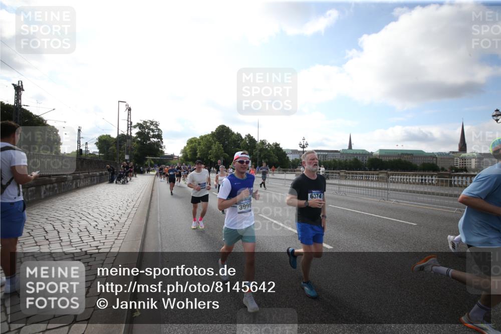 29.06.2025 - hella hamburg halbmarathon Jannik Wohlers http://msf.ph/oto/8145642 29.06.2025 09:57:14 Lombardsbrücke 1086, 1094, 1193, 1422, 2252, 2444, 2488, 2946, 3048, 3096, 3999, 4261, 4379, 4986, 5024, 5032, 5633, 5820, 5907, 6374, 6585, 6795, 7134, 7221, 7397, 7594, 7742, 7930, 7932, 7973, 8172, 8176, 8413, 8973, 9214, 9227, 9739, 9835, 10215, 11208, 11430, 11512, 11832, 12348, 12440, 12607, 12840, 13701, 13750, 13761, 14300, 14737, 14914, 15146, 15169, 15395, 15480, 15496, 15712, 15720, 16039, 16047, 16285, 16320, 16980, 17130, 17179, 17640, 17642 meine-sportfotos.de