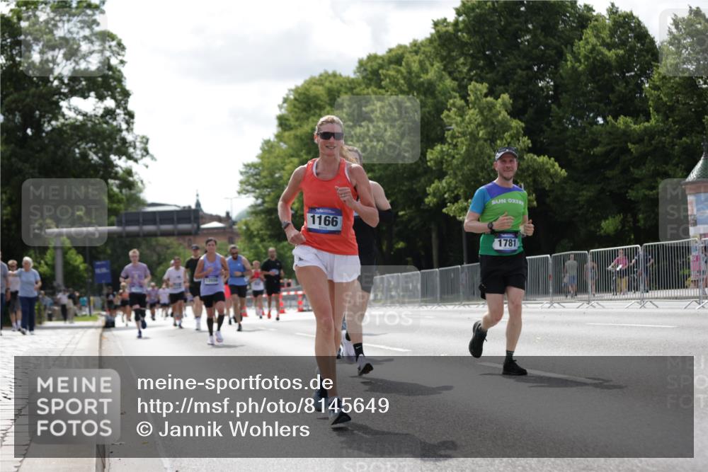 29.06.2025 - hella hamburg halbmarathon Jannik Wohlers http://msf.ph/oto/8145649 29.06.2025 10:10:30 Lombardsbrücke 1166, 1186, 1781, 4287, 5653, 5990, 5991, 7370, 9169, 9829, 12426, 12556, 12571, 12790, 13588, 13594, 14270, 15214, 16808, 17532, 18949 meine-sportfotos.de