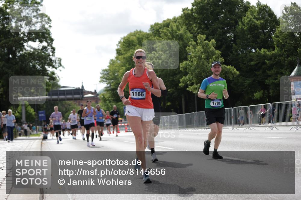 29.06.2025 - hella hamburg halbmarathon Jannik Wohlers http://msf.ph/oto/8145656 29.06.2025 10:10:30 Lombardsbrücke 1166, 1186, 1781, 4287, 5653, 5990, 5991, 7370, 9169, 9829, 12426, 12556, 12571, 12790, 13588, 13594, 14270, 15214, 16808, 17532, 18949 meine-sportfotos.de