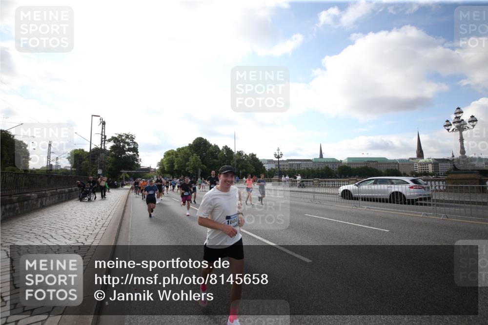 29.06.2025 - hella hamburg halbmarathon Jannik Wohlers http://msf.ph/oto/8145658 29.06.2025 09:57:15 Lombardsbrücke 1086, 1094, 1193, 1422, 1563, 2252, 2444, 2488, 2946, 3048, 3096, 3999, 4261, 4379, 4986, 5024, 5032, 5633, 5820, 5907, 6374, 6585, 6795, 7134, 7397, 7594, 7742, 7930, 7932, 7973, 8172, 8176, 8413, 8973, 9214, 9227, 9739, 9835, 10215, 11208, 11430, 11512, 11832, 12155, 12440, 12607, 12840, 13701, 13750, 14300, 14737, 14914, 15134, 15146, 15169, 15395, 15480, 15496, 15712, 15720, 16008, 16009, 16039, 16047, 16285, 16320, 16980, 17130, 17179, 17640, 17642 meine-sportfotos.de