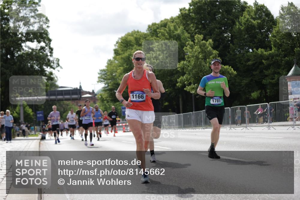 29.06.2025 - hella hamburg halbmarathon Jannik Wohlers http://msf.ph/oto/8145662 29.06.2025 10:10:30 Lombardsbrücke 1166, 1186, 1781, 4287, 5653, 5990, 5991, 7370, 9169, 9829, 12426, 12556, 12571, 12790, 13588, 13594, 14270, 15214, 16808, 17532, 18949 meine-sportfotos.de