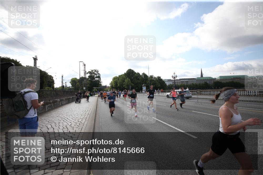 29.06.2025 - hella hamburg halbmarathon Jannik Wohlers http://msf.ph/oto/8145666 29.06.2025 09:57:16 Lombardsbrücke 1086, 1094, 1193, 1422, 1563, 2252, 2444, 2488, 2946, 3096, 3999, 4261, 4379, 4986, 5024, 5032, 5305, 5633, 5820, 5907, 6374, 6585, 6795, 7134, 7397, 7594, 7742, 7930, 7932, 7973, 8172, 8176, 8413, 8973, 9214, 9227, 9739, 9835, 10215, 11208, 11430, 11512, 11832, 12155, 12440, 12607, 12840, 13701, 13750, 14300, 14737, 14914, 15134, 15146, 15169, 15395, 15480, 15496, 15712, 16008, 16009, 16039, 16047, 16285, 16320, 16750, 16980, 17130, 17179, 17640, 17642 meine-sportfotos.de
