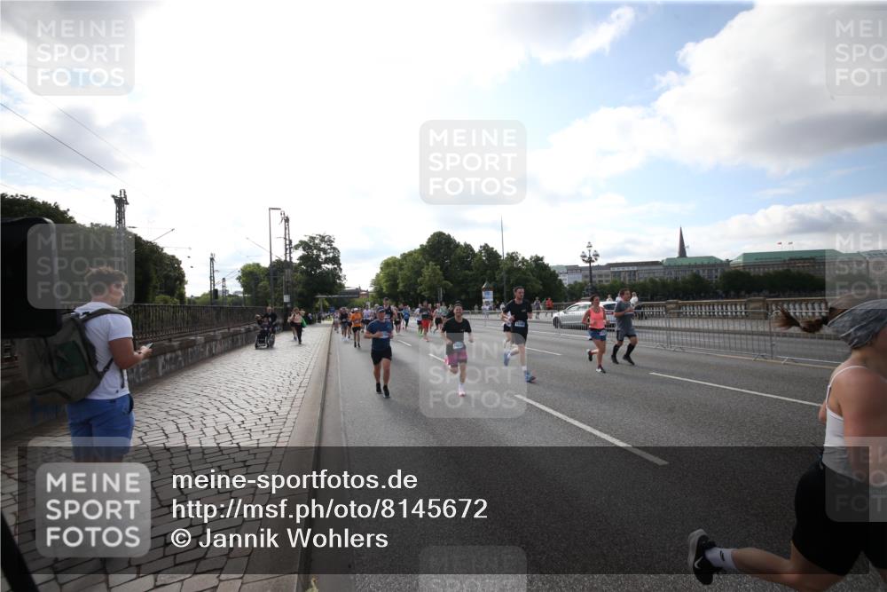 29.06.2025 - hella hamburg halbmarathon Jannik Wohlers http://msf.ph/oto/8145672 29.06.2025 09:57:16 Lombardsbrücke 1086, 1094, 1193, 1422, 1563, 2252, 2444, 2488, 2946, 3096, 3999, 4261, 4379, 4986, 5024, 5032, 5305, 5633, 5820, 5907, 6374, 6585, 6795, 7134, 7397, 7594, 7742, 7930, 7932, 7973, 8172, 8176, 8413, 8973, 9214, 9227, 9739, 9835, 10215, 11208, 11430, 11512, 11832, 12155, 12440, 12607, 12840, 13701, 13750, 14300, 14737, 14914, 15134, 15146, 15169, 15395, 15480, 15496, 15712, 16008, 16009, 16039, 16047, 16285, 16320, 16750, 16980, 17130, 17179, 17640, 17642 meine-sportfotos.de
