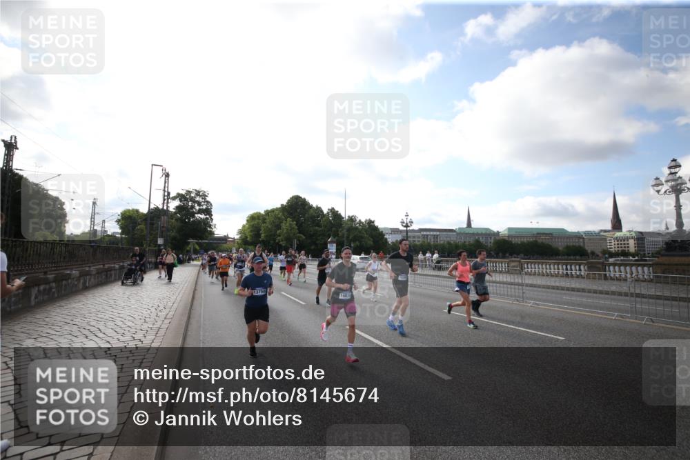 29.06.2025 - hella hamburg halbmarathon Jannik Wohlers http://msf.ph/oto/8145674 29.06.2025 09:57:16 Lombardsbrücke 1086, 1094, 1193, 1422, 1563, 2252, 2444, 2488, 2946, 3096, 3999, 4261, 4379, 4986, 5024, 5032, 5305, 5633, 5820, 5907, 6374, 6585, 6795, 7134, 7397, 7594, 7742, 7930, 7932, 7973, 8172, 8176, 8413, 8973, 9214, 9227, 9739, 9835, 10215, 11208, 11430, 11512, 11832, 12155, 12440, 12607, 12840, 13701, 13750, 14300, 14737, 14914, 15134, 15146, 15169, 15395, 15480, 15496, 15712, 16008, 16009, 16039, 16047, 16285, 16320, 16750, 16980, 17130, 17179, 17640, 17642 meine-sportfotos.de