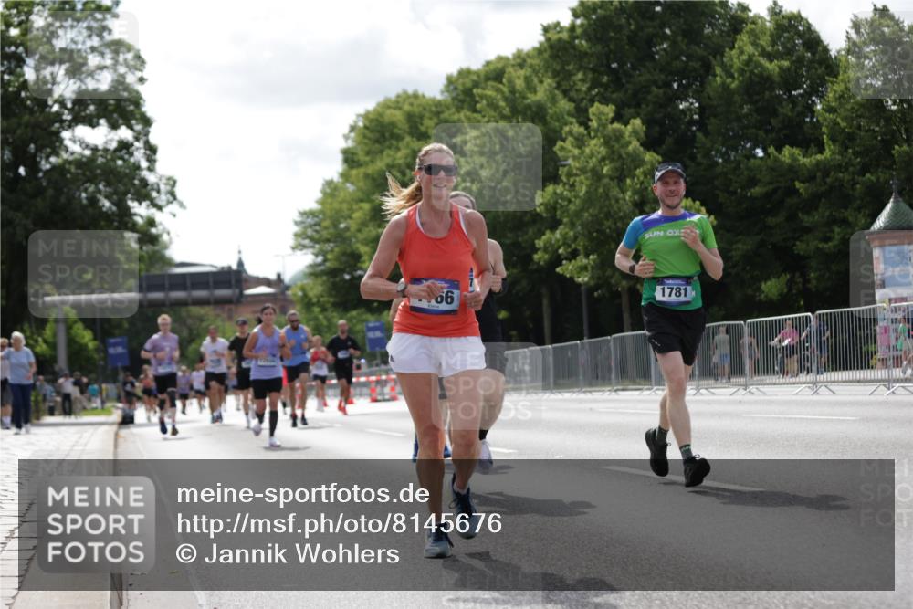 29.06.2025 - hella hamburg halbmarathon Jannik Wohlers http://msf.ph/oto/8145676 29.06.2025 10:10:30 Lombardsbrücke 1166, 1186, 1781, 4287, 5653, 5990, 5991, 7370, 9169, 9829, 12426, 12556, 12571, 12790, 13588, 13594, 14270, 15214, 16808, 17532, 18949 meine-sportfotos.de
