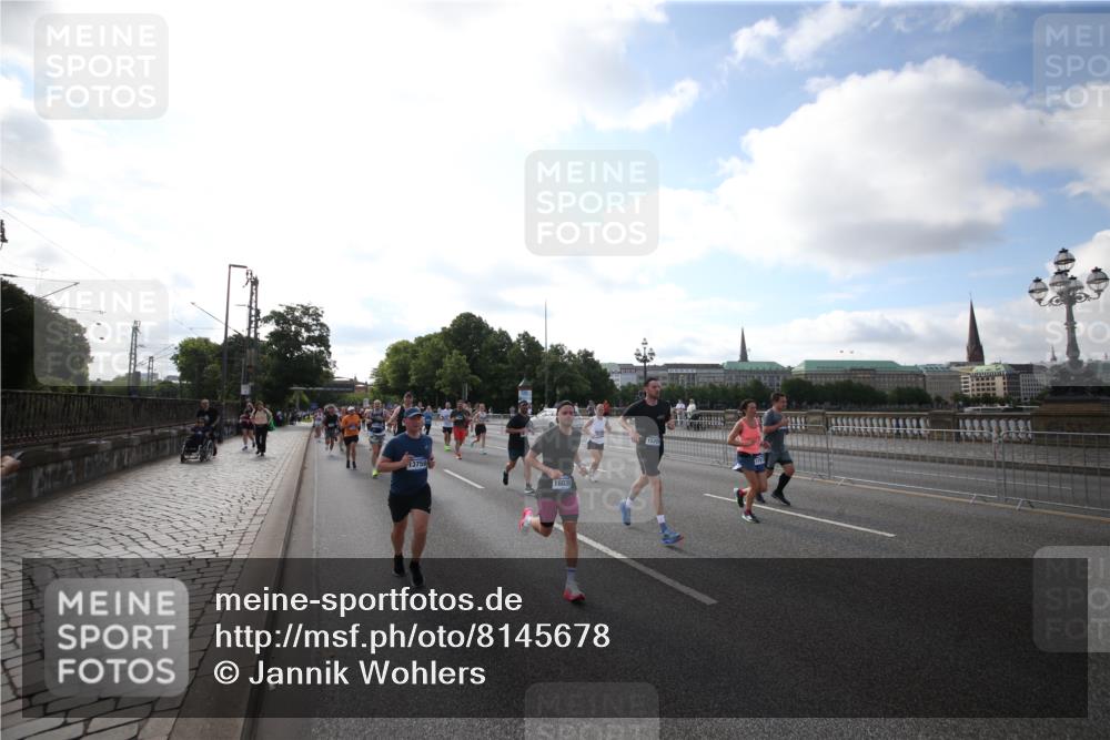 29.06.2025 - hella hamburg halbmarathon Jannik Wohlers http://msf.ph/oto/8145678 29.06.2025 09:57:16 Lombardsbrücke 1086, 1094, 1193, 1422, 1563, 2252, 2444, 2488, 2946, 3096, 3999, 4261, 4379, 4986, 5024, 5032, 5305, 5633, 5820, 5907, 6374, 6585, 6795, 7134, 7397, 7594, 7742, 7930, 7932, 7973, 8172, 8176, 8413, 8973, 9214, 9227, 9739, 9835, 10215, 11208, 11430, 11512, 11832, 12155, 12440, 12607, 12840, 13701, 13750, 14300, 14737, 14914, 15134, 15146, 15169, 15395, 15480, 15496, 15712, 16008, 16009, 16039, 16047, 16285, 16320, 16750, 16980, 17130, 17179, 17640, 17642 meine-sportfotos.de