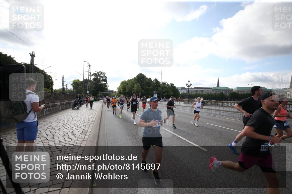 29.06.2025 - hella hamburg halbmarathon Jannik Wohlers http://msf.ph/oto/8145697 29.06.2025 09:57:17 Lombardsbrücke 1086, 1094, 1193, 1422, 1563, 2252, 2444, 2448, 2488, 2946, 3058, 3096, 3999, 4261, 4379, 4986, 5024, 5032, 5305, 5633, 5820, 5907, 6355, 6356, 6374, 6585, 7134, 7397, 7594, 7742, 7930, 7932, 7973, 8172, 8176, 8413, 8973, 9214, 9227, 9739, 9835, 10215, 11208, 11430, 11512, 11832, 12155, 12440, 12607, 13701, 13750, 14300, 14737, 14914, 15134, 15146, 15169, 15395, 15480, 15496, 15712, 16008, 16009, 16039, 16047, 16285, 16320, 16750, 16980, 17130, 17640, 17642 meine-sportfotos.de