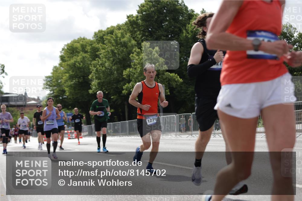 29.06.2025 - hella hamburg halbmarathon Jannik Wohlers http://msf.ph/oto/8145702 29.06.2025 10:10:32 Lombardsbrücke 1166, 1186, 1781, 2868, 4287, 5653, 7370, 9169, 9829, 12426, 12556, 12571, 12790, 12836, 13588, 13594, 14022, 14270, 15214, 16808, 17500, 17532, 18949 meine-sportfotos.de