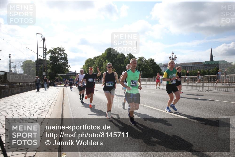 29.06.2025 - hella hamburg halbmarathon Jannik Wohlers http://msf.ph/oto/8145711 29.06.2025 09:58:32 Lombardsbrücke 1410, 1485, 1715, 1719, 1946, 1951, 1972, 2840, 3037, 3334, 3952, 5077, 5391, 6294, 6629, 6657, 7082, 7232, 7369, 7732, 8068, 8322, 8639, 8721, 8798, 9655, 9727, 9770, 10488, 10724, 11212, 11542, 11612, 11976, 12135, 12527, 13397, 13654, 13880, 13997, 14355, 14363, 14368, 14702, 15407, 15446, 15497, 15516, 16108, 16292, 16467, 17181, 17383, 17491, 17828, 18000, 18133, 18181, 18308, 18340, 18746, 18835, 19152 meine-sportfotos.de