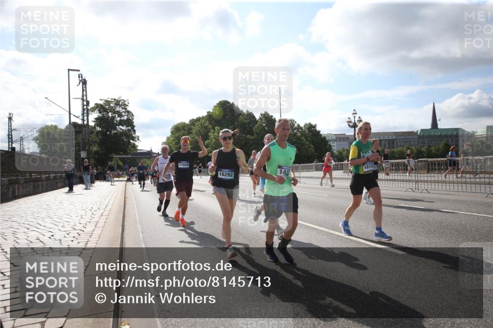 29.06.2025 - hella hamburg halbmarathon Jannik Wohlers http://msf.ph/oto/8145713 29.06.2025 09:58:32 Lombardsbrücke 1410, 1485, 1715, 1719, 1946, 1951, 1972, 2840, 3037, 3334, 3952, 5077, 5391, 6294, 6629, 6657, 7082, 7232, 7369, 7732, 8068, 8322, 8639, 8721, 8798, 9655, 9727, 9770, 10488, 10724, 11212, 11542, 11612, 11976, 12135, 12527, 13397, 13654, 13880, 13997, 14355, 14363, 14368, 14702, 15407, 15446, 15497, 15516, 16108, 16292, 16467, 17181, 17383, 17491, 17828, 18000, 18133, 18181, 18308, 18340, 18746, 18835, 19152 meine-sportfotos.de