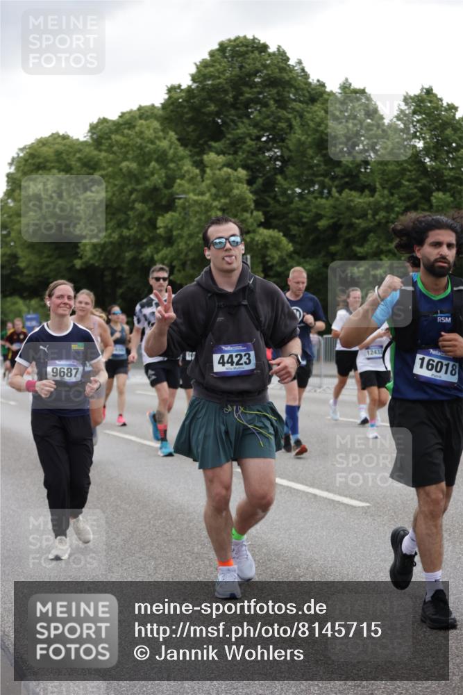 29.06.2025 - hella hamburg halbmarathon Jannik Wohlers http://msf.ph/oto/8145715 29.06.2025 10:47:16 Lombardsbrücke 1045, 1246, 1434, 1618, 1639, 1926, 2407, 2491, 2704, 2790, 2882, 3339, 4037, 4423, 5621, 5622, 7403, 7970, 8270, 8550, 9687, 10206, 10658, 10991, 11351, 11458, 11730, 11738, 11802, 11909, 12412, 12431, 12432, 12582, 13399, 13737, 13909, 14197, 15030, 15543, 15688, 16018, 16305, 16686, 17216, 18415, 18474, 18623 meine-sportfotos.de