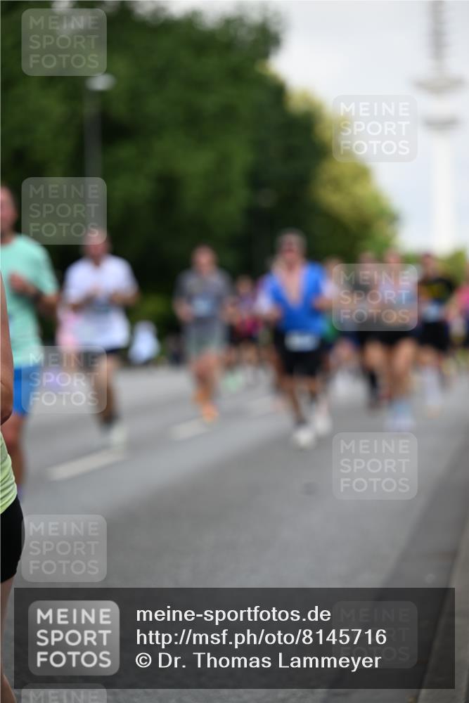 29.06.2025 - hella hamburg halbmarathon Dr. Thomas Lammeyer http://msf.ph/oto/8145716 29.06.2025 10:05:30 Kennedybrücke 1420, 1526, 2006, 2091, 2167, 2490, 2806, 2936, 2957, 3425, 3663, 3976, 4068, 4319, 4322, 4370, 5675, 6087, 6281, 0000, 6302, 6921, 6924, 7287, 7658, 7846, 8030, 8046, 8392, 8578, 8632, 8691, 8822, 9124, 9932, 10074, 10281, 10301, 10383, 10576, 10915, 11043 meine-sportfotos.de