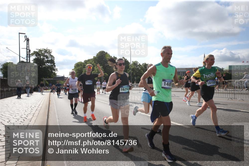29.06.2025 - hella hamburg halbmarathon Jannik Wohlers http://msf.ph/oto/8145736 29.06.2025 09:58:33 Lombardsbrücke 1410, 1485, 1715, 1719, 1946, 1951, 1972, 2840, 3037, 3334, 3952, 5077, 5391, 6294, 6399, 6629, 6657, 7082, 7232, 7369, 7732, 8068, 8322, 8639, 8721, 8798, 9655, 9727, 9770, 10488, 11212, 11542, 11589, 11604, 11612, 11976, 12135, 12527, 13397, 13654, 13997, 14355, 14363, 14702, 15407, 15446, 15497, 15516, 16292, 16467, 17181, 17383, 17491, 17828, 18000, 18133, 18181, 18308, 18340, 18746, 18835, 19152 meine-sportfotos.de
