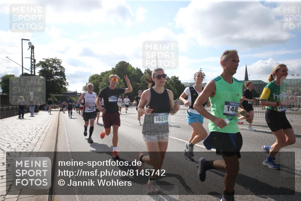 29.06.2025 - hella hamburg halbmarathon Jannik Wohlers http://msf.ph/oto/8145742 29.06.2025 09:58:33 Lombardsbrücke 1410, 1485, 1715, 1719, 1946, 1951, 1972, 2840, 3037, 3334, 3952, 5077, 5391, 6294, 6399, 6629, 6657, 7082, 7232, 7369, 7732, 8068, 8322, 8639, 8721, 8798, 9655, 9727, 9770, 10488, 11212, 11542, 11589, 11604, 11612, 11976, 12135, 12527, 13397, 13654, 13997, 14355, 14363, 14702, 15407, 15446, 15497, 15516, 16292, 16467, 17181, 17383, 17491, 17828, 18000, 18133, 18181, 18308, 18340, 18746, 18835, 19152 meine-sportfotos.de