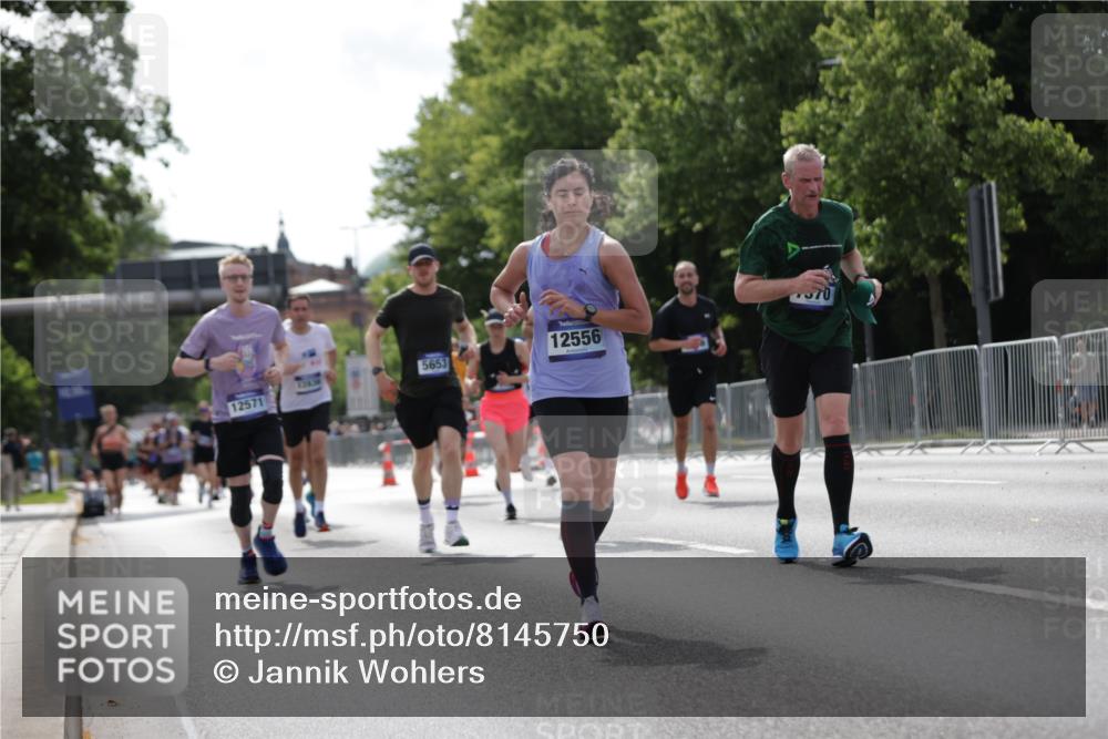 29.06.2025 - hella hamburg halbmarathon Jannik Wohlers http://msf.ph/oto/8145750 29.06.2025 10:10:34 Lombardsbrücke 1166, 1186, 1781, 2868, 4287, 5653, 7271, 7370, 8561, 9169, 9829, 12426, 12556, 12571, 12790, 12836, 13588, 13594, 14022, 14270, 15009, 15214, 16808, 17500 meine-sportfotos.de