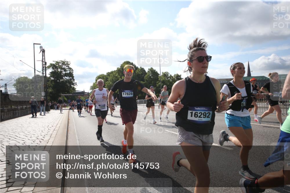 29.06.2025 - hella hamburg halbmarathon Jannik Wohlers http://msf.ph/oto/8145753 29.06.2025 09:58:33 Lombardsbrücke 1410, 1485, 1715, 1719, 1946, 1951, 1972, 2840, 3037, 3334, 3952, 5077, 5391, 6294, 6399, 6629, 6657, 7082, 7232, 7369, 7732, 8068, 8322, 8639, 8721, 8798, 9655, 9727, 9770, 10488, 11212, 11542, 11589, 11604, 11612, 11976, 12135, 12527, 13397, 13654, 13997, 14355, 14363, 14702, 15407, 15446, 15497, 15516, 16292, 16467, 17181, 17383, 17491, 17828, 18000, 18133, 18181, 18308, 18340, 18746, 18835, 19152 meine-sportfotos.de
