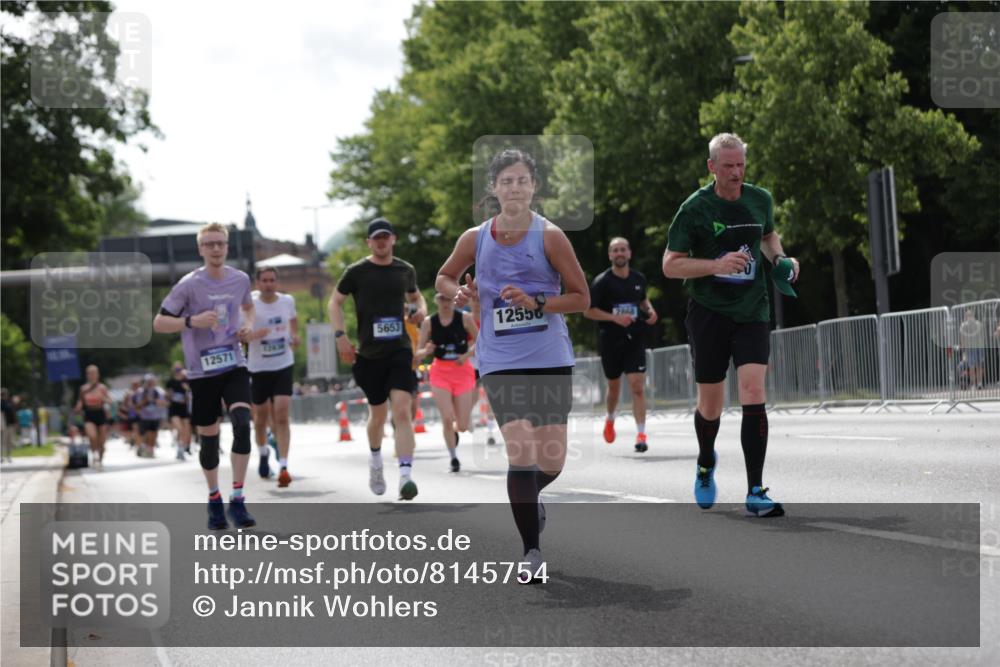 29.06.2025 - hella hamburg halbmarathon Jannik Wohlers http://msf.ph/oto/8145754 29.06.2025 10:10:34 Lombardsbrücke 1166, 1186, 1781, 2868, 4287, 5653, 7271, 7370, 8561, 9169, 9829, 12426, 12556, 12571, 12790, 12836, 13588, 13594, 14022, 14270, 15009, 15214, 16808, 17500 meine-sportfotos.de