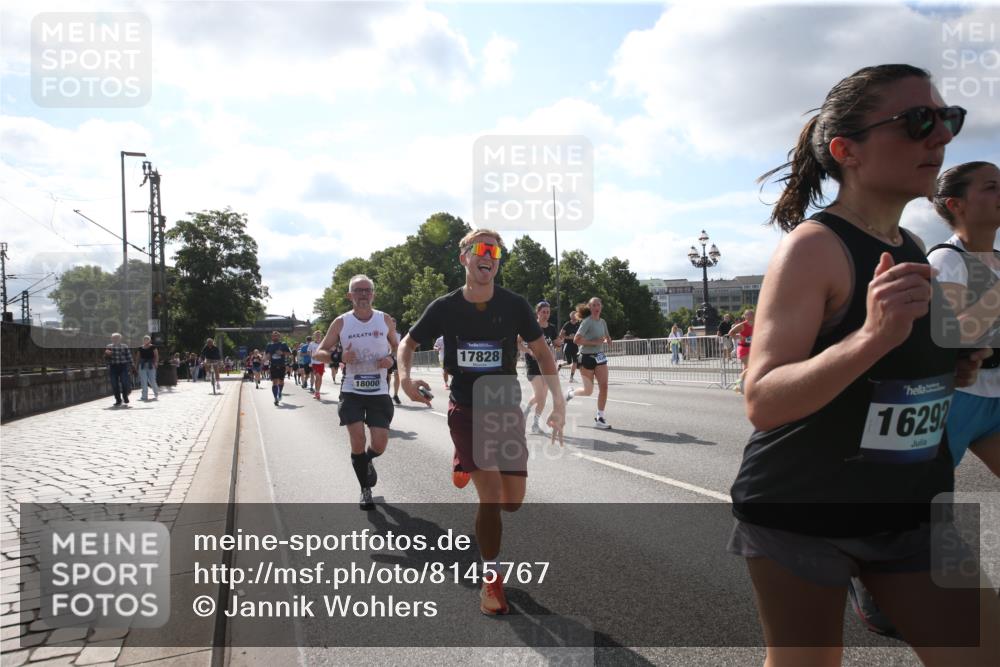 29.06.2025 - hella hamburg halbmarathon Jannik Wohlers http://msf.ph/oto/8145767 29.06.2025 09:58:33 Lombardsbrücke 1410, 1485, 1715, 1719, 1946, 1951, 1972, 2840, 3037, 3334, 3952, 5077, 5391, 6294, 6399, 6629, 6657, 7082, 7232, 7369, 7732, 8068, 8322, 8639, 8721, 8798, 9655, 9727, 9770, 10488, 11212, 11542, 11589, 11604, 11612, 11976, 12135, 12527, 13397, 13654, 13997, 14355, 14363, 14702, 15407, 15446, 15497, 15516, 16292, 16467, 17181, 17383, 17491, 17828, 18000, 18133, 18181, 18308, 18340, 18746, 18835, 19152 meine-sportfotos.de