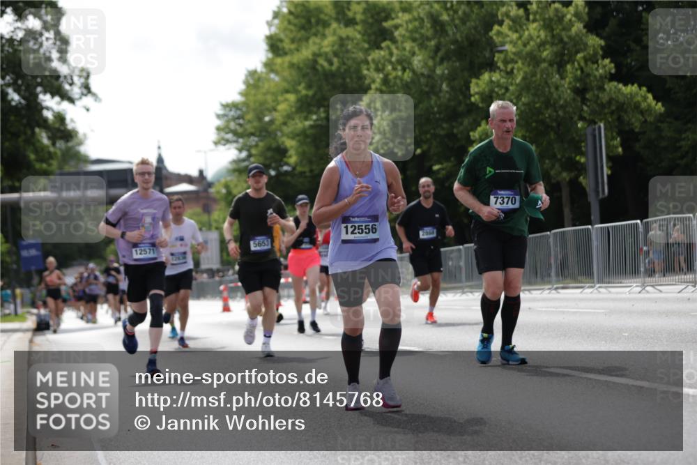 29.06.2025 - hella hamburg halbmarathon Jannik Wohlers http://msf.ph/oto/8145768 29.06.2025 10:10:34 Lombardsbrücke 1166, 1186, 1781, 2868, 4287, 5653, 7271, 7370, 8561, 9169, 9829, 12426, 12556, 12571, 12790, 12836, 13588, 13594, 14022, 14270, 15009, 15214, 16808, 17500 meine-sportfotos.de