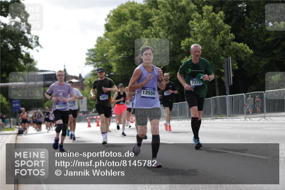 29.06.2025 - hella hamburg halbmarathon Jannik Wohlers http://msf.ph/oto/8145782 29.06.2025 10:10:34 Lombardsbrücke 1166, 1186, 1781, 2868, 4287, 5653, 7271, 7370, 8561, 9169, 9829, 12426, 12556, 12571, 12790, 12836, 13588, 13594, 14022, 14270, 15009, 15214, 16808, 17500 meine-sportfotos.de