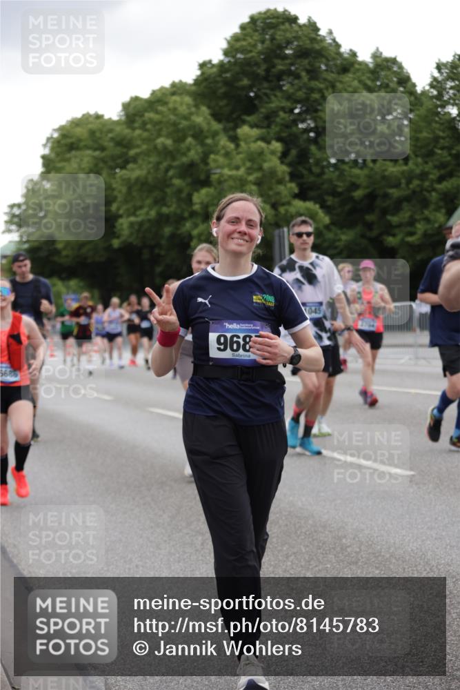 29.06.2025 - hella hamburg halbmarathon Jannik Wohlers http://msf.ph/oto/8145783 29.06.2025 10:47:17 Lombardsbrücke 1045, 1246, 1434, 1618, 1639, 1926, 2491, 2704, 2790, 2882, 3339, 4037, 4423, 5621, 5622, 7970, 8270, 8550, 9687, 10206, 10658, 10991, 11351, 11458, 11730, 11738, 11802, 11909, 11923, 12412, 12431, 12432, 12582, 13399, 13737, 13909, 14197, 15030, 15543, 15688, 16018, 16305, 16356, 16686, 17216, 18415, 18474, 18623, 19062 meine-sportfotos.de
